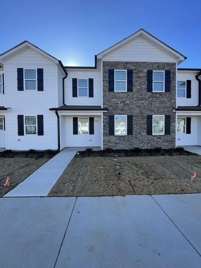 Building Photo - 1023 Peony Ln