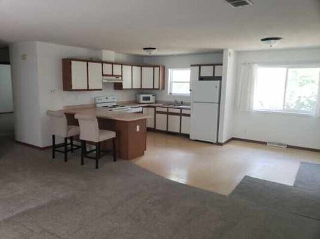 Foto del edificio - 2310 E Lexington Blvd