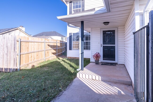 Building Photo - Beautiful Edmond Home Near UCO FOR RENT