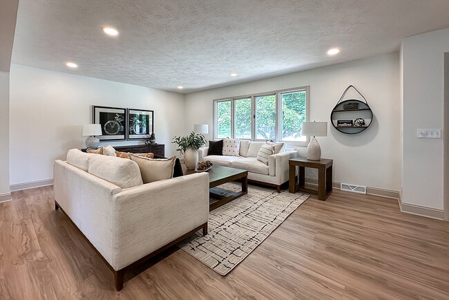 Photo - 922 N 122nd St House