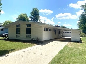 Building Photo - 628 W Shoshone Rd