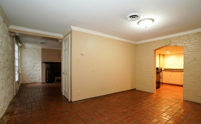 Building Photo - 1432 St James Ct