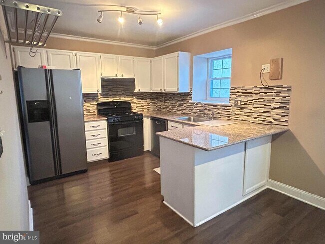 Building Photo - 404 Snowflake Cir