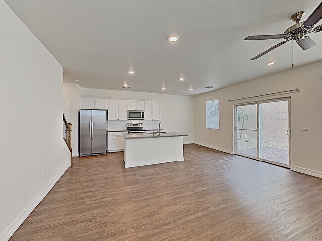 Building Photo - 1506 Garden Swing Ave