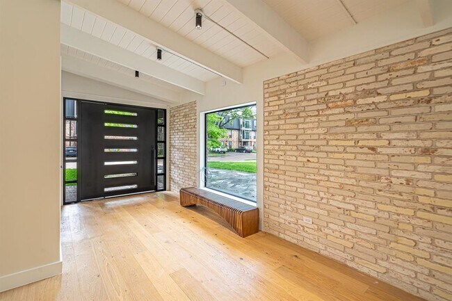 Building Photo - 2510 Underwood St