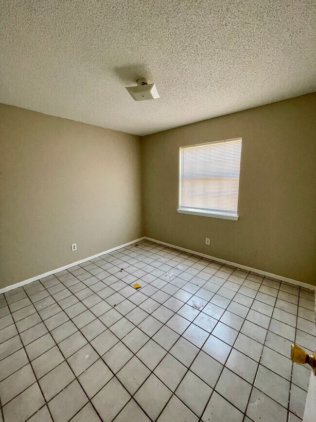 11612 Marsh Mccall Way Unit D, El Paso, TX 79936 Room for Rent in El