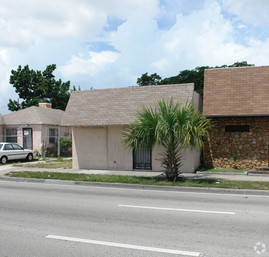 Building Photo - 10124 NW 7th Ave