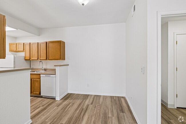 1BR, 1BA - 695SF - Dining Room - Adelaide Apartments