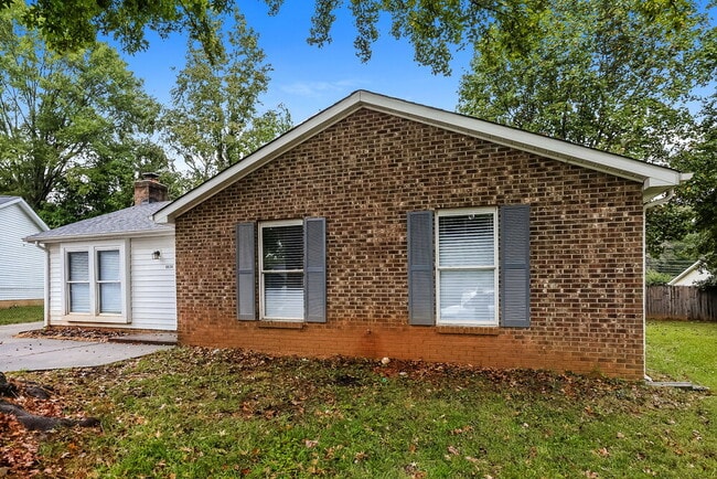 Foto del edificio - 6636 Piney Path Rd