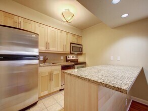 Building Photo - 7685 Northcross Dr