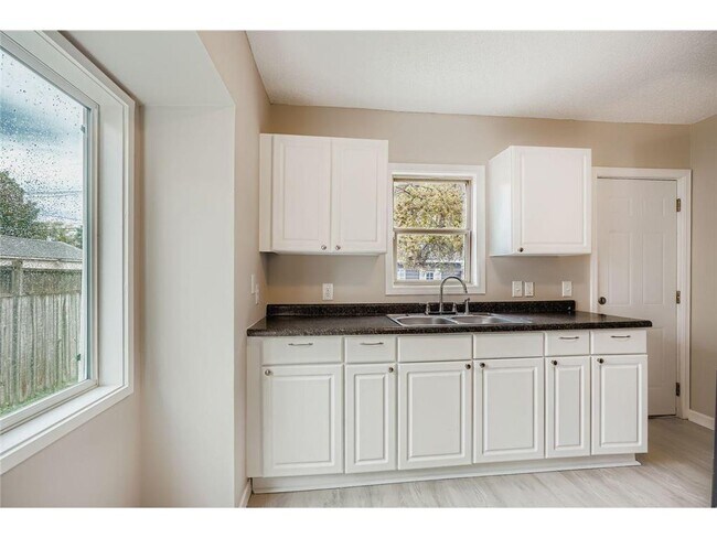 Foto del edificio - 4643 Emerson Ave N