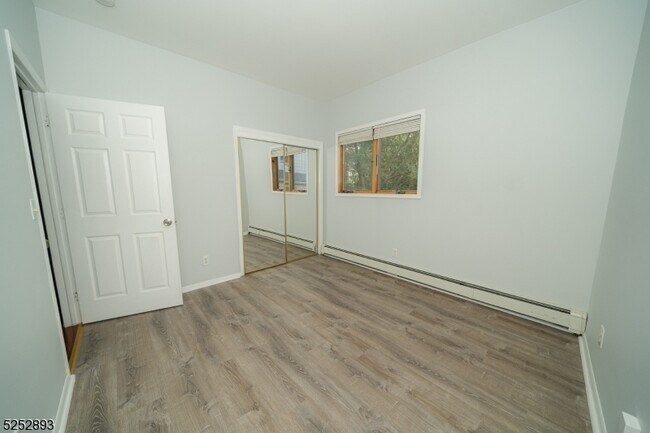 Building Photo - 112 Prospect St