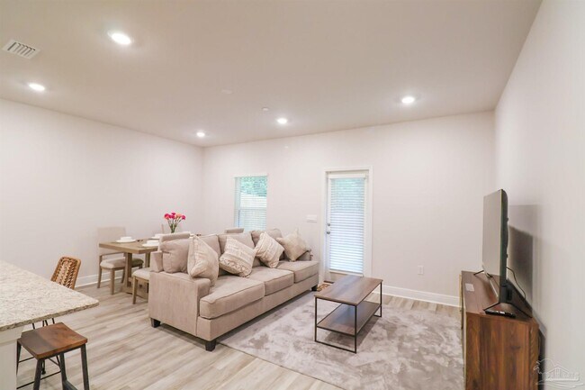 Foto del edificio - 7174 Village Ln