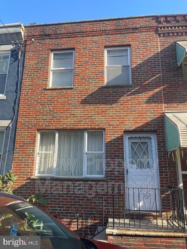 Photo - 925 Watkins Street