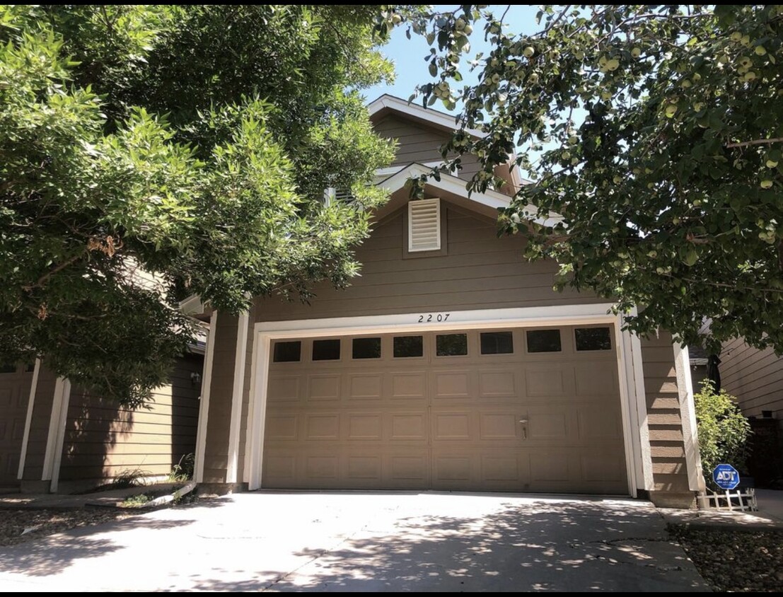 Primary Photo - 2207 E 128th Ave