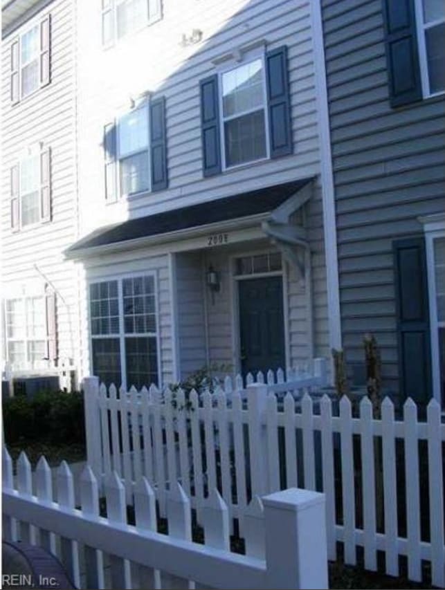 Building Photo - 2008 Gentry St
