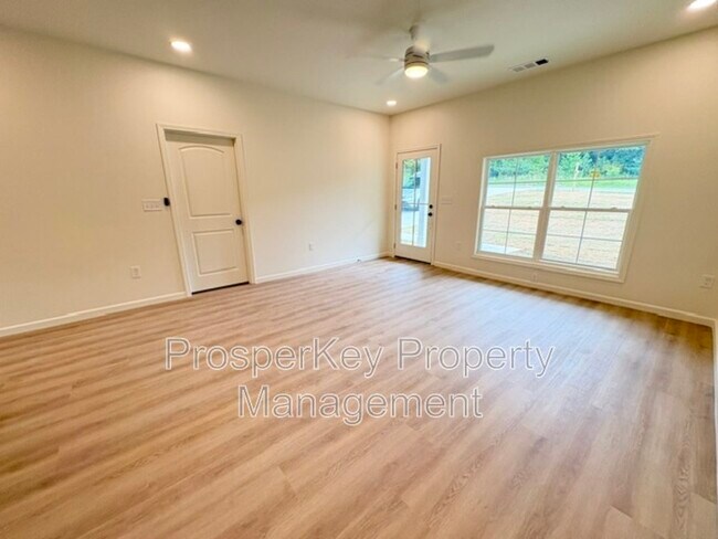 Foto del edificio - 6901 Hunter Rd