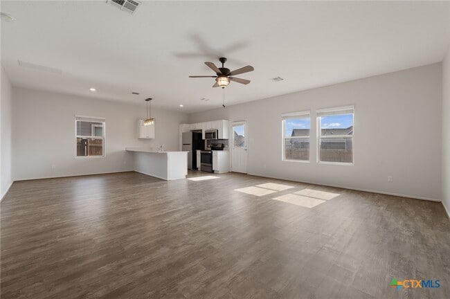 Building Photo - 817 Circle Wy