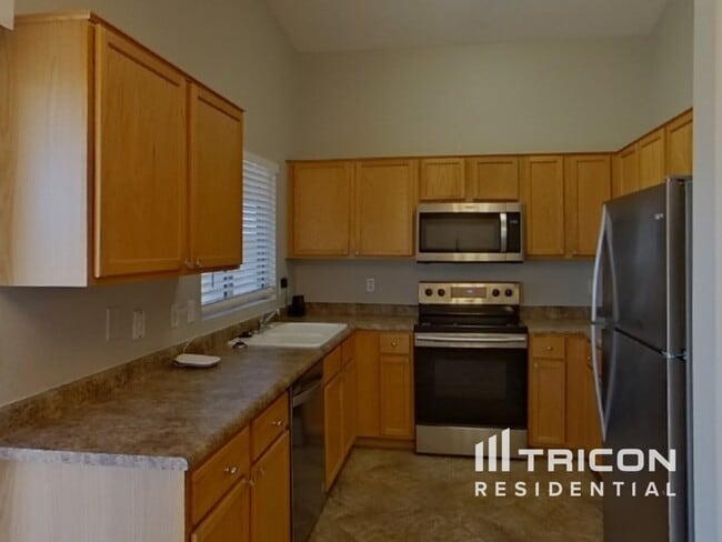 Building Photo - 40148 Calabria St