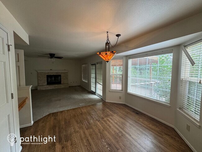 Building Photo - 2433 Craycroft Dr