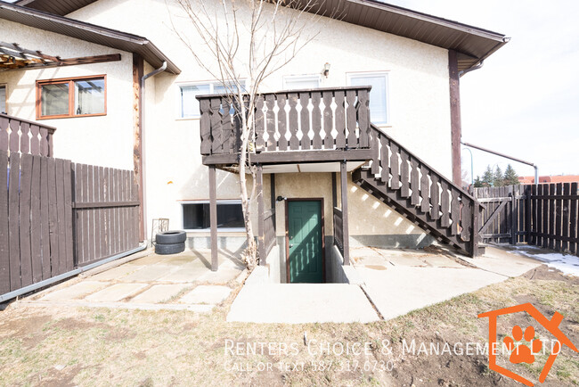 Photo du bâtiment - Pet Friendly Basement Suite With Yard and ...