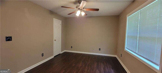 Foto del edificio - 2325 Shady Grove Rd