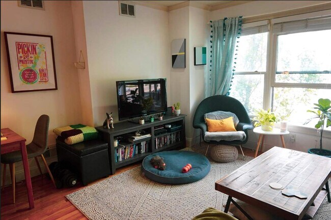 Building Photo - 5 Wayne St