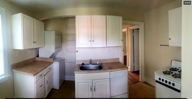 Foto del edificio - 4029 Clinton Ave