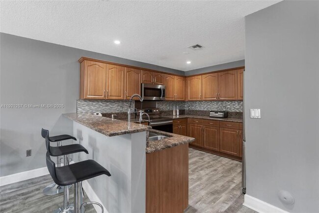 Building Photo - 4055 Eastridge Dr