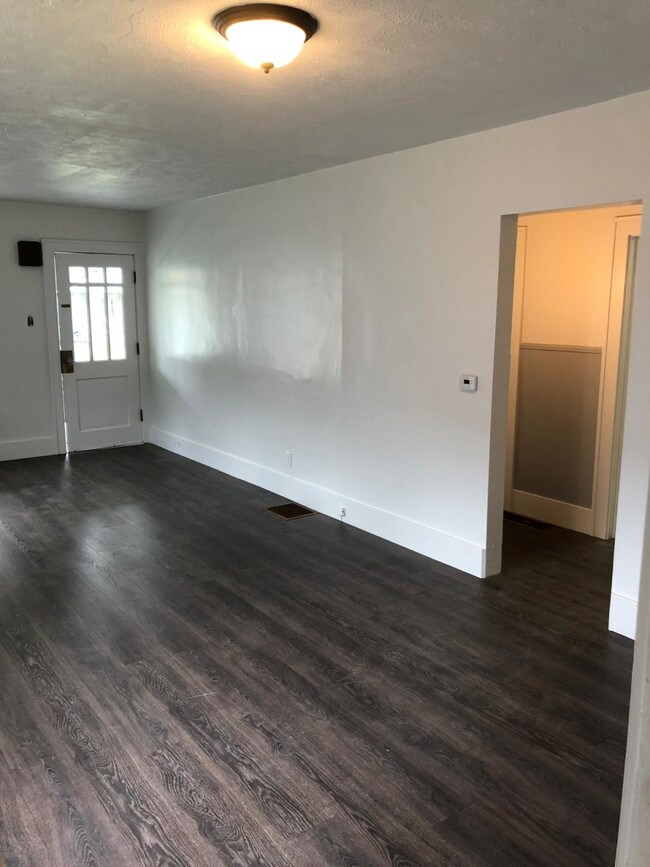 Building Photo - 1332 Bowman