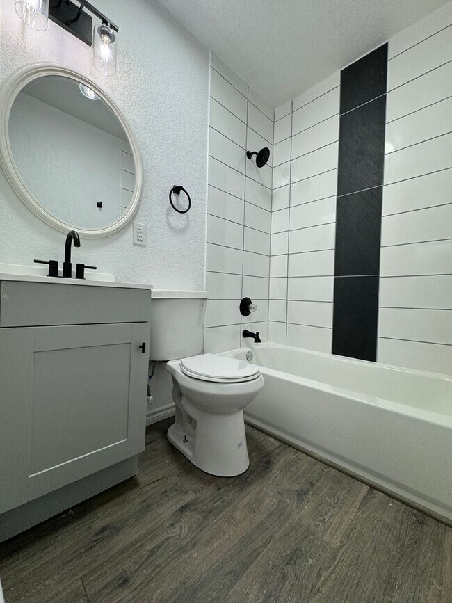 Foto del edificio - $895 AND BY FORT HOOD!!!  WATER & TRASH IN...
