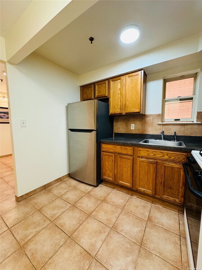 Building Photo - 33-26 Union St