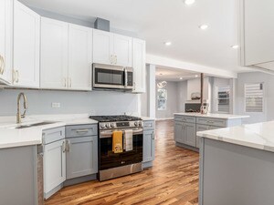Building Photo - 5725 W Midway Park
