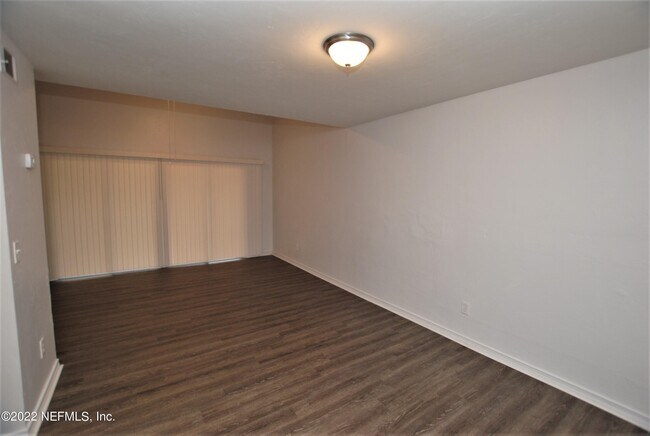 Building Photo - 2877 Wonderwood Ln