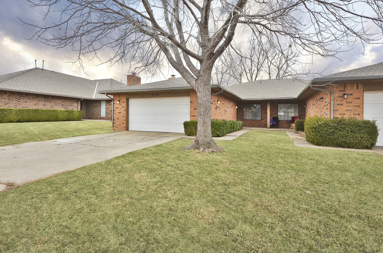 Foto principal - Bed | 2 Bath | 2 Car Garage - Putnam City ...