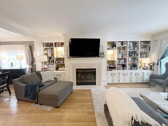 Building Photo - 3025 Woodlawn Dr