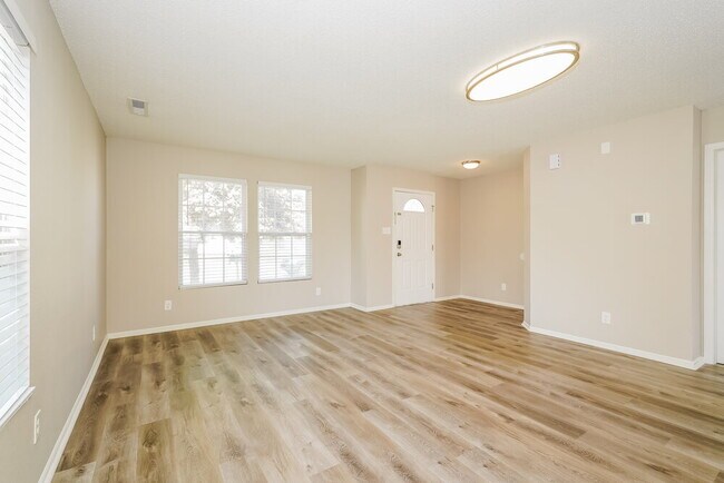 Foto del edificio - 1413 Broyles Dr