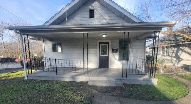 Building Photo - 1703 7th Ave