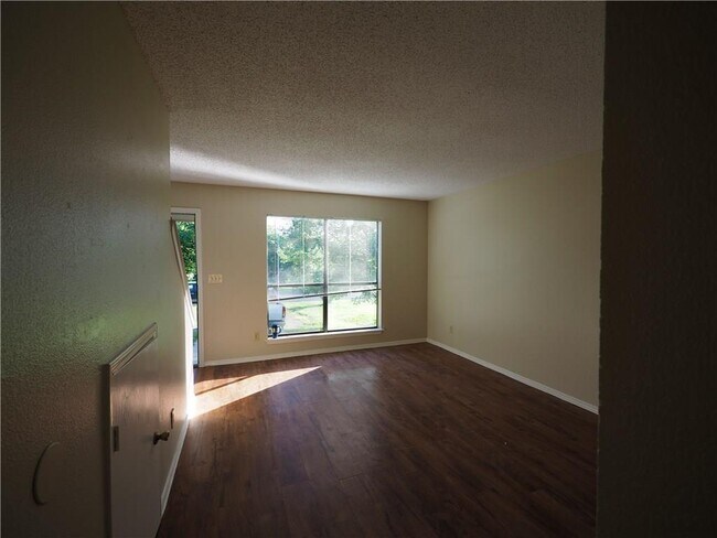 Foto del edificio - 105 Hillside Dr