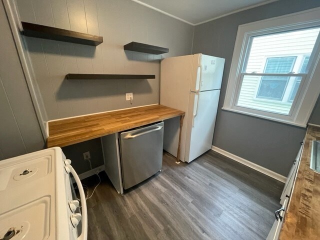 Kitchen - 233 Saint Lawrence Ave