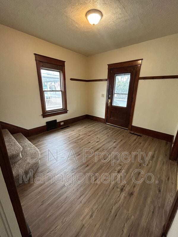 Building Photo - 587 N Courtland St