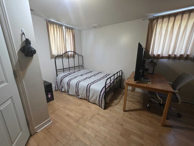 Building Photo - 69 Scott St