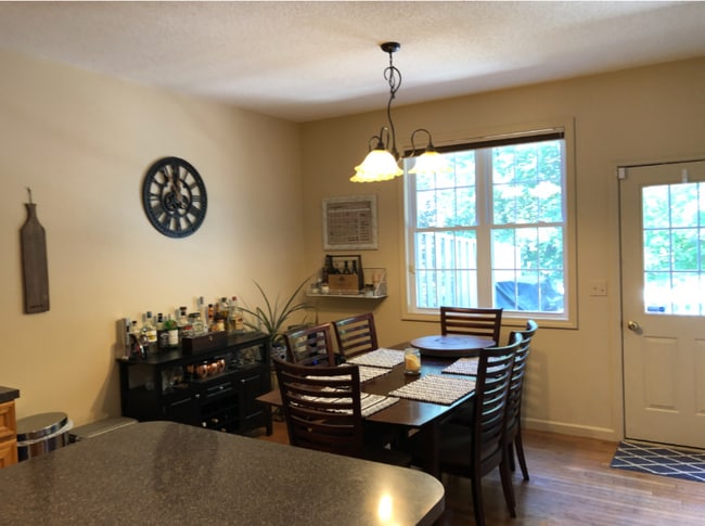 Building Photo - 18 Cobblestone Ct