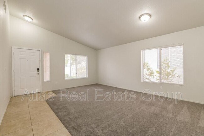 Building Photo - 688 Peach Coral St