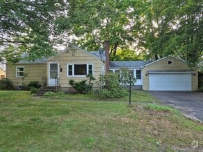 Building Photo - 404 Denslow St