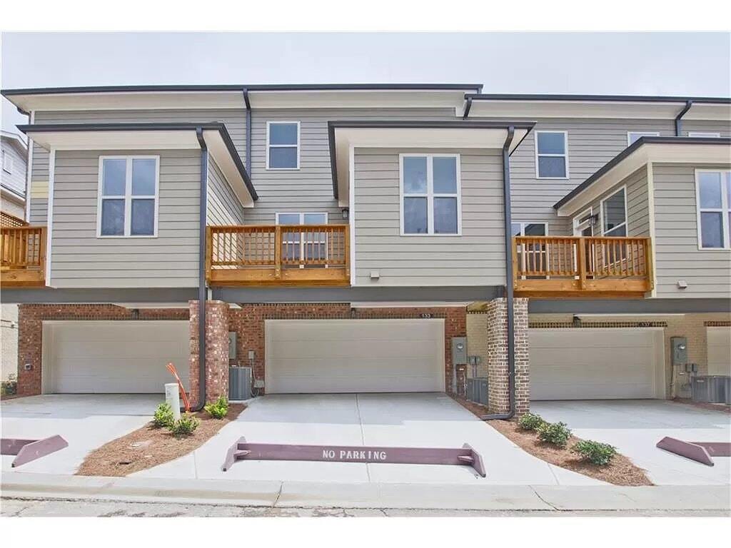 Primary Photo - 1076 Township Square, Unit 1076