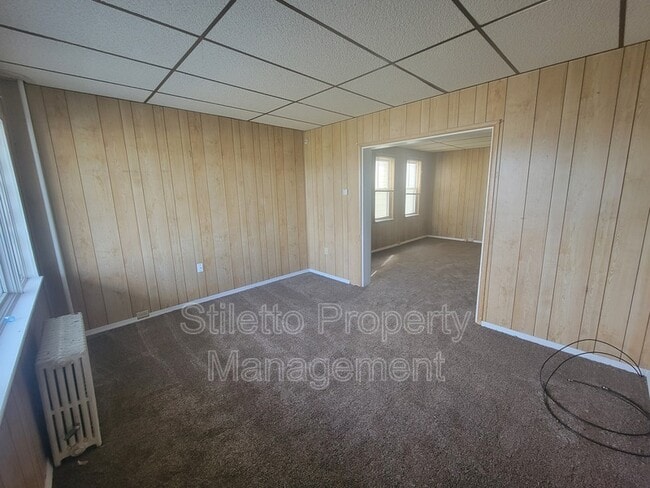 Building Photo - 1002 Kosciuszko St