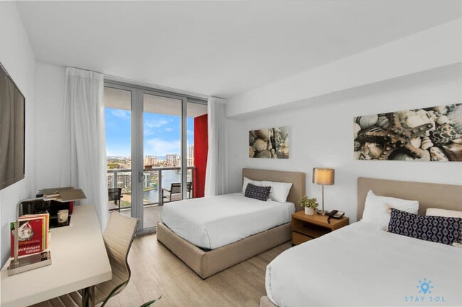 Building Photo - 2602 E Hallandale Beach Blvd