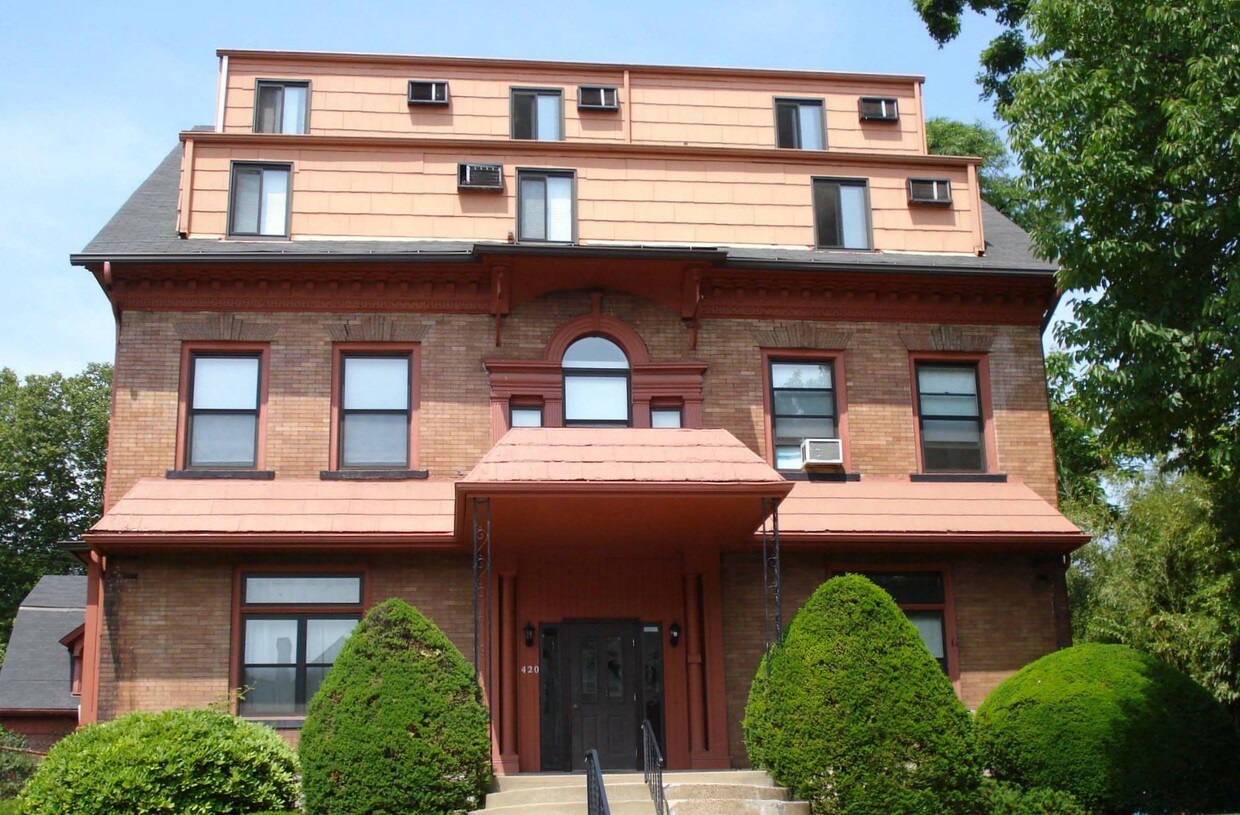 Primary Photo - 420 S Graham St