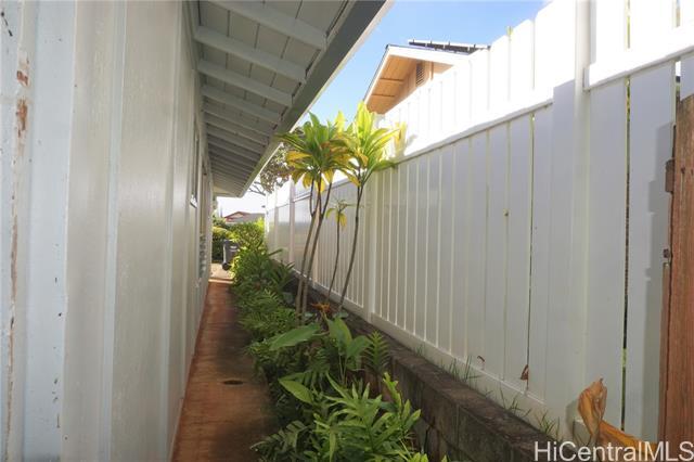 Building Photo - 98-499-499 Puaalii St